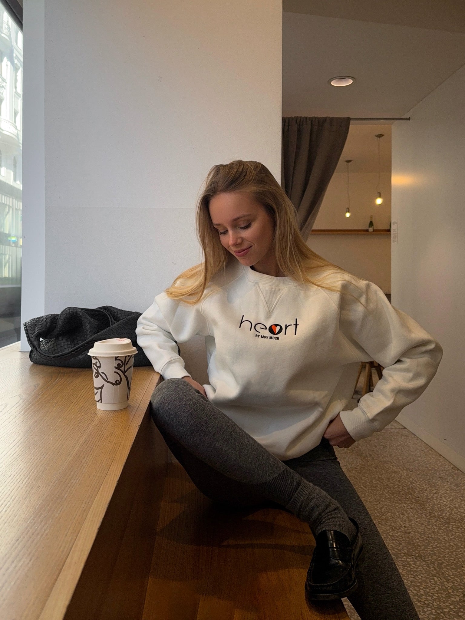 Modelshot / Ecru / Detail